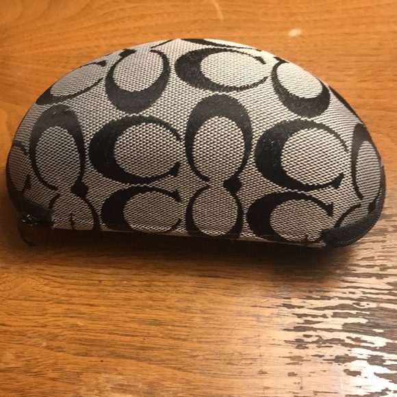 Coach White & Silver Coach Signature C sunglasses with Black signature C Case - Picture 10 of 15